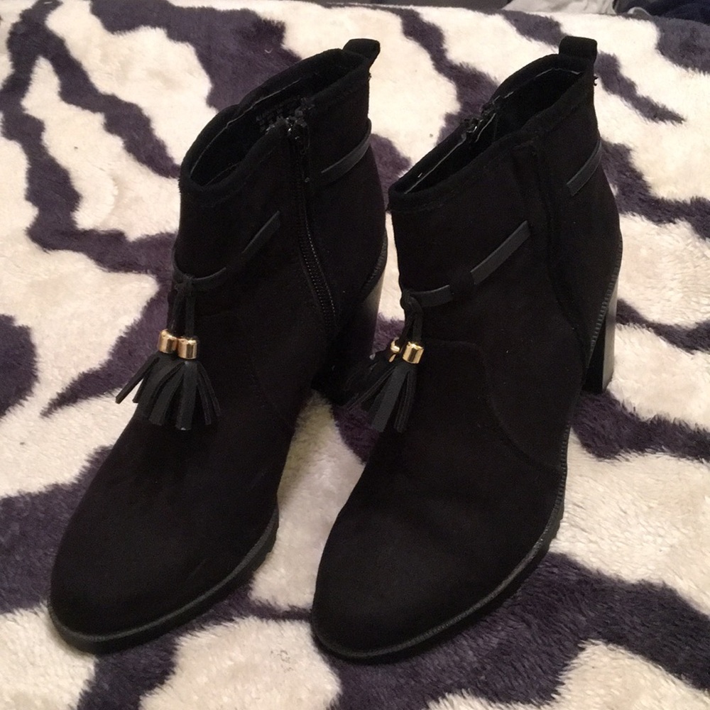 Size 8 black ankle high booties